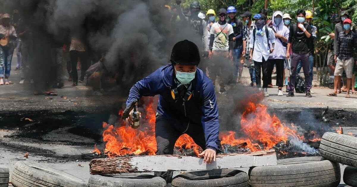 Myanmar security forces kill 90.jpg